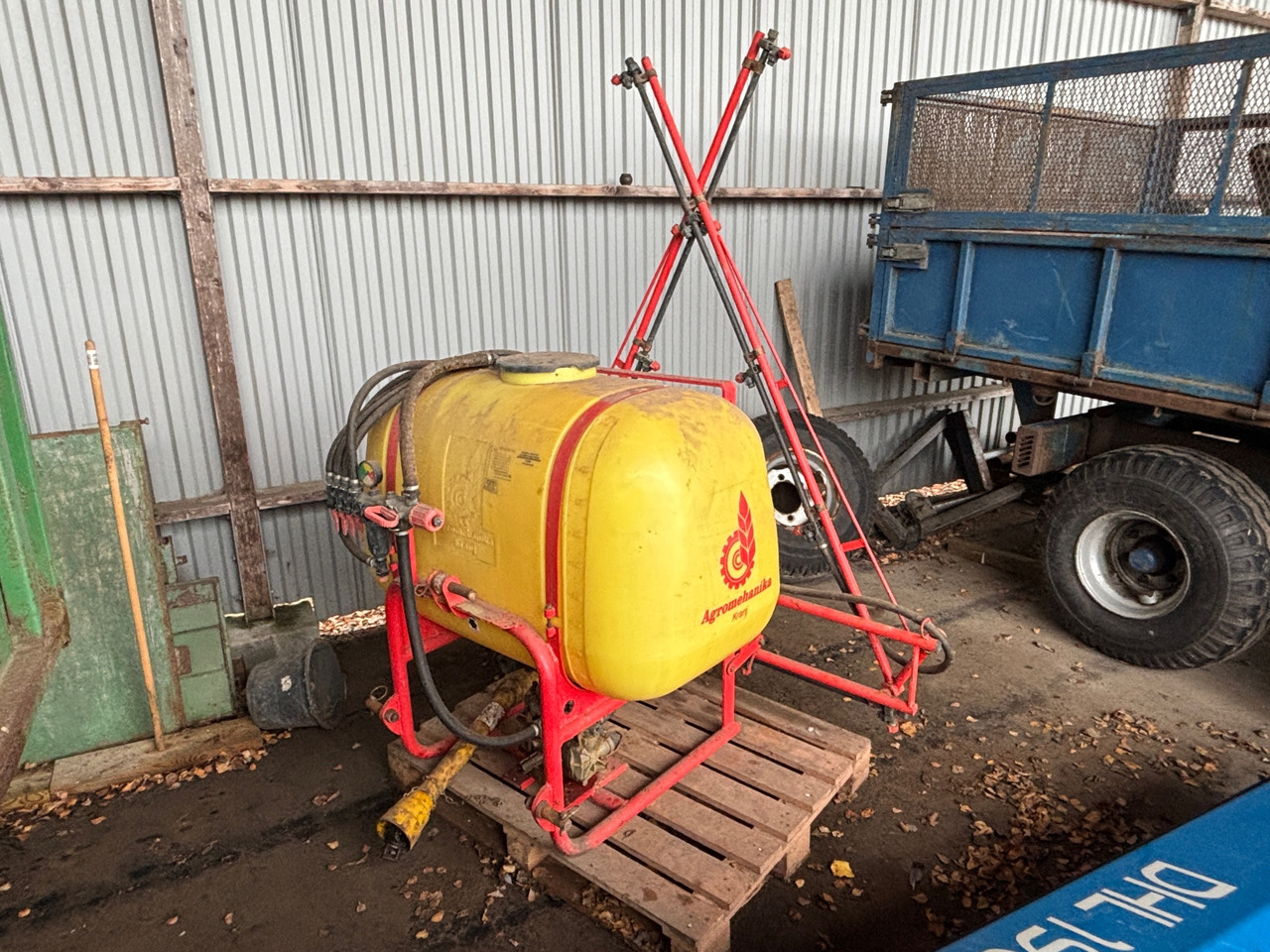 Agromehanika AGS 440 - Traktorilt tõusev pritsija: pilt 1 Agromehanika AGS 440 - Traktorilt tõusev pritsija: pilt 1