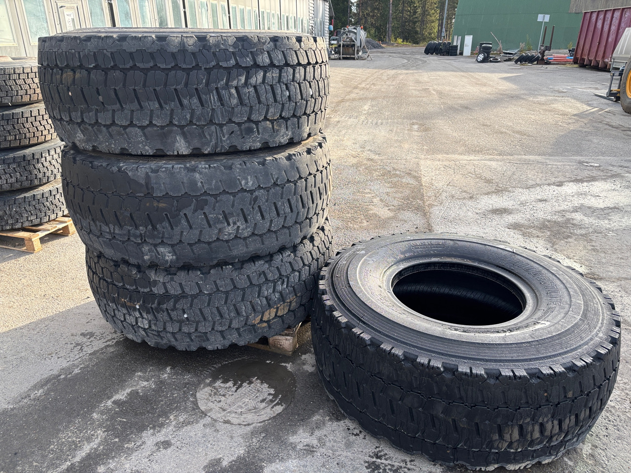 Bridgestone V-Steel Snow Wedge - Rehv - Ehitusmasinad: pilt 1 Bridgestone V-Steel Snow Wedge - Rehv - Ehitusmasinad: pilt 1