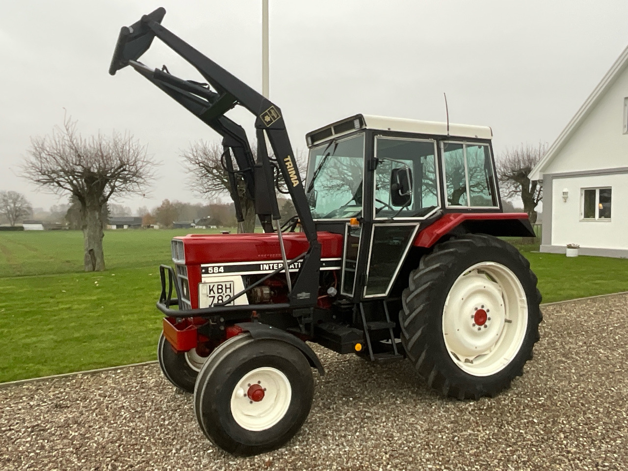 International 584 - Traktor: pilt 1 International 584 - Traktor: pilt 1