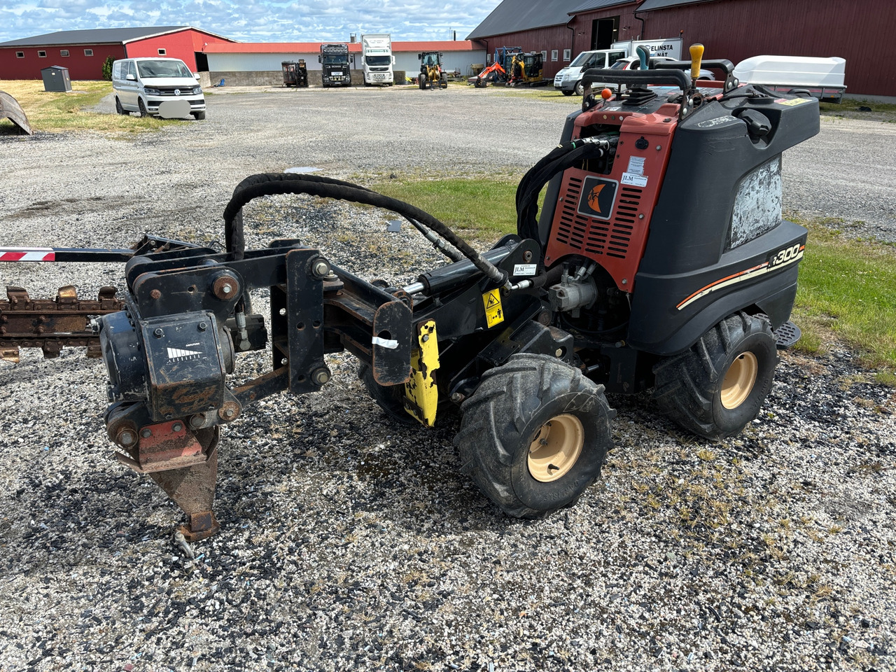 Ditch Witch R300 - Kommunaal-/ Erisõiduk: pilt 1 Ditch Witch R300 - Kommunaal-/ Erisõiduk: pilt 1