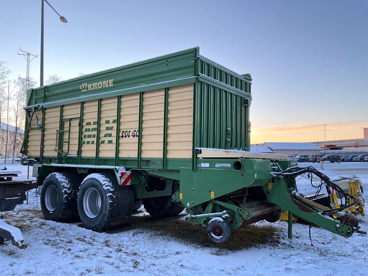 Krone MX350 GL - Iselaadiv vanker: pilt 1 Krone MX350 GL - Iselaadiv vanker: pilt 1