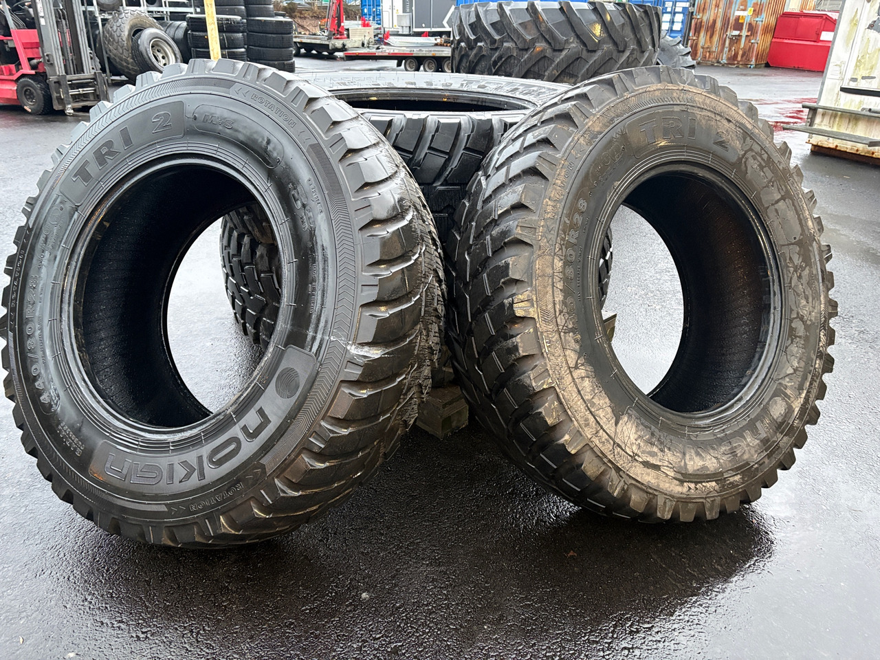 Nokian TRI2 440/80 R28 - Rehv - Põllutööseade: pilt 1 Nokian TRI2 440/80 R28 - Rehv - Põllutööseade: pilt 1