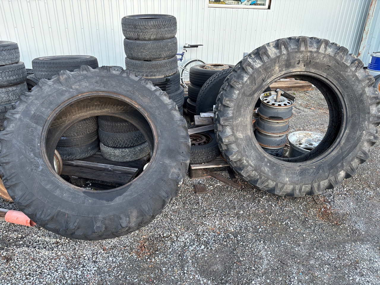 Nokian Tractor Industrial - Rehv - Ehitusmasinad: pilt 1 Nokian Tractor Industrial - Rehv - Ehitusmasinad: pilt 1