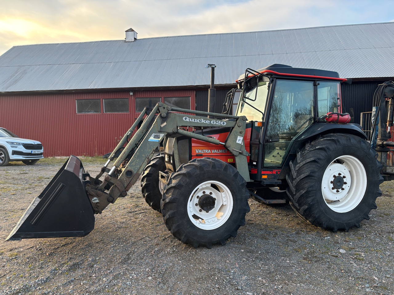 Valtra Valmet 700 - Traktor: pilt 1 Valtra Valmet 700 - Traktor: pilt 1