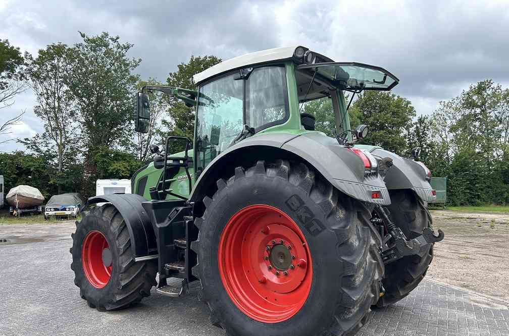 Fendt 828 vario profi scr - Traktor: pilt 2 Fendt 828 vario profi scr - Traktor: pilt 2