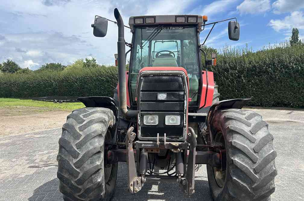 Massey Ferguson 8110 dynashift - Traktor: pilt 5 Massey Ferguson 8110 dynashift - Traktor: pilt 5
