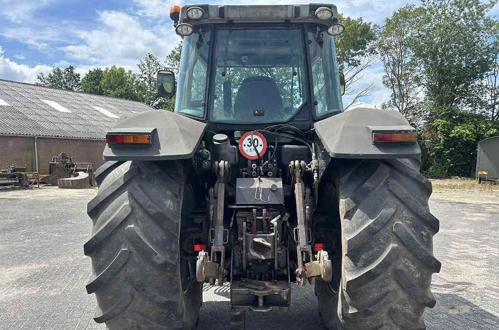 Massey Ferguson 8110 dynashift - Traktor: pilt 3 Massey Ferguson 8110 dynashift - Traktor: pilt 3