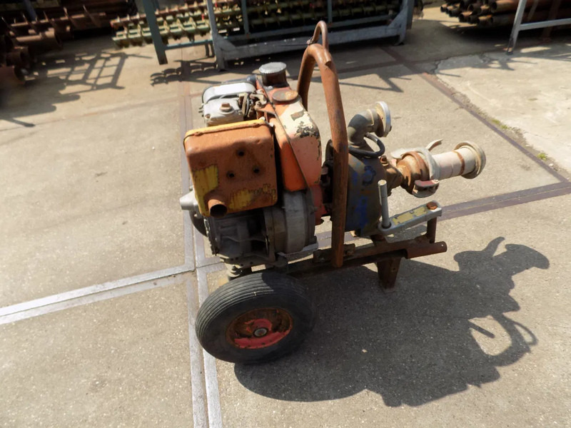 Diversen 1 cillinder hatz waterpomp merk wavo WAVO waterpomp 1 CILL HATZ - Veepump: pilt 1 Diversen 1 cillinder hatz waterpomp merk wavo WAVO waterpomp 1 CILL HATZ - Veepump: pilt 1