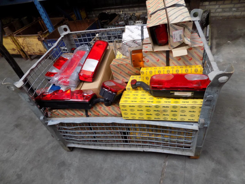 Verlichting voor truck en trailer HELLA VERLICHTING truck en trailer - Tagatuled: pilt 1 Verlichting voor truck en trailer HELLA VERLICHTING truck en trailer - Tagatuled: pilt 1