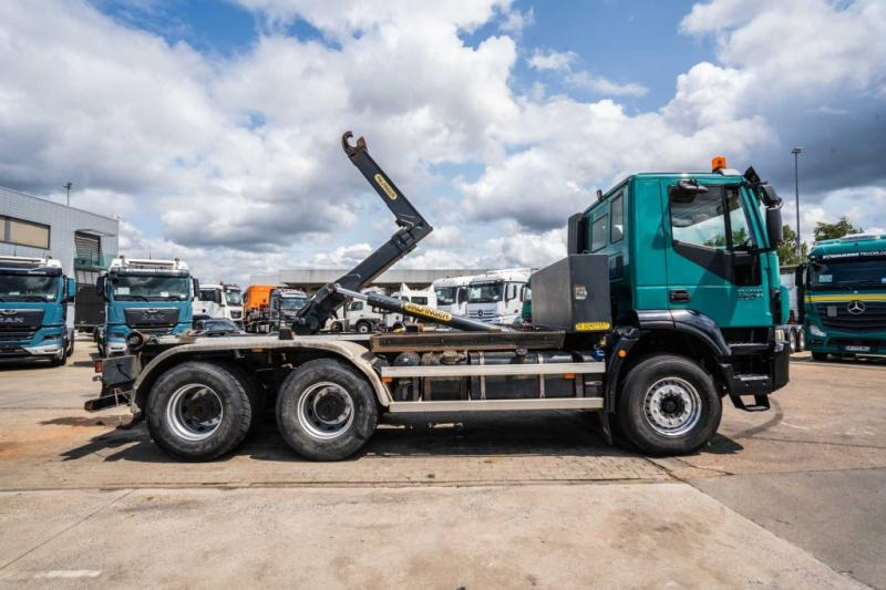 Iveco TRAKKER 360-6x4-PALFINGER - Konkstõstukiga veoauto: pilt 3 Iveco TRAKKER 360-6x4-PALFINGER - Konkstõstukiga veoauto: pilt 3
