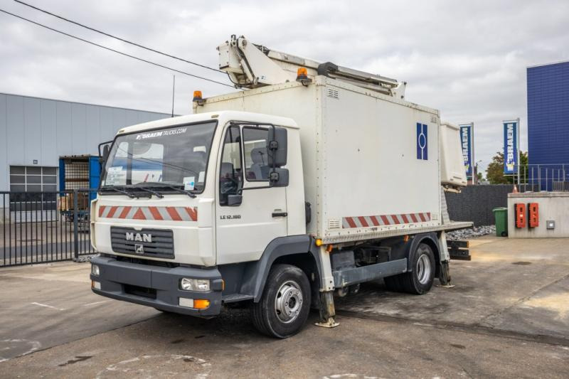 MAN LE 12.180 - COMILEV EN170TPC - Veoautolt tõusev platvorm: pilt 1 MAN LE 12.180 - COMILEV EN170TPC - Veoautolt tõusev platvorm: pilt 1