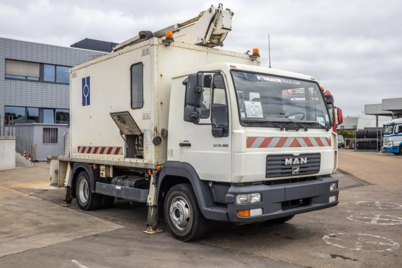 MAN LE 12.180 - COMILEV EN170TPC - Veoautolt tõusev platvorm: pilt 2 MAN LE 12.180 - COMILEV EN170TPC - Veoautolt tõusev platvorm: pilt 2