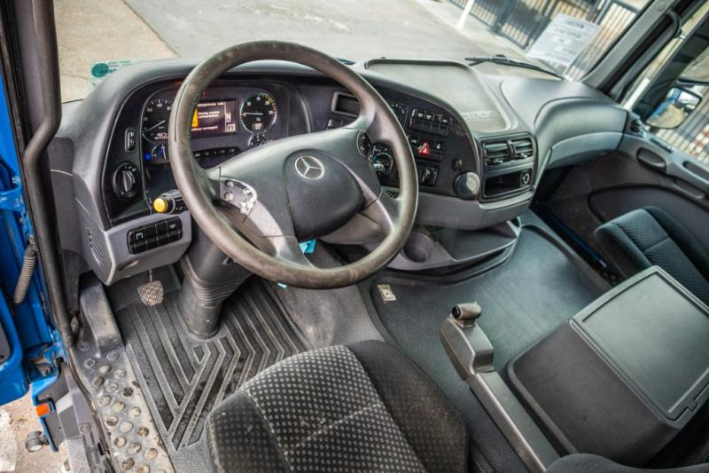 Interior photo 2: Kallurauto Mercedes ACTROS 3241 K-MP3-8X4 Interior photo 2: Kallurauto Mercedes ACTROS 3241 K-MP3-8X4