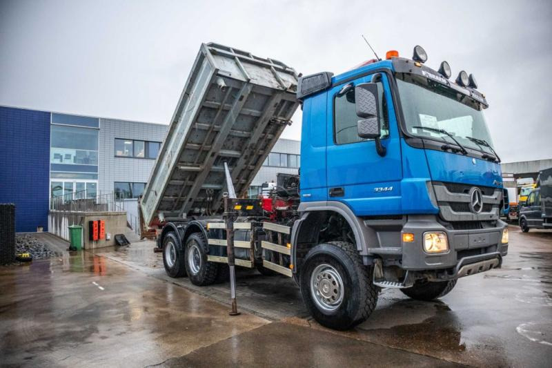 Mercedes ACTROS 3344 AK - HMF 1643 Z2 - Kallurauto, Kraanaga veoauto: pilt 2 Mercedes ACTROS 3344 AK - HMF 1643 Z2 - Kallurauto, Kraanaga veoauto: pilt 2