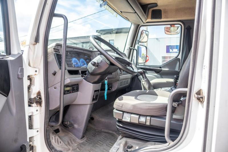 Interior photo 1: Kasti veoauto Renault MIDLUM 180 DCI