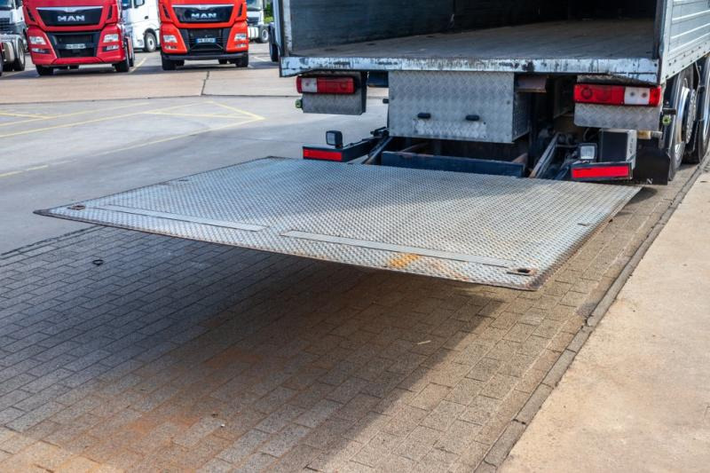 Renault PREMIUM 340 DXI-6x2 - Kasti veoauto: pilt 5 Renault PREMIUM 340 DXI-6x2 - Kasti veoauto: pilt 5