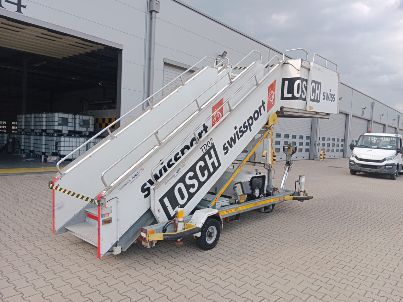 Denge TS3800 - Reisijate trepp: pilt 1 Denge TS3800 - Reisijate trepp: pilt 1