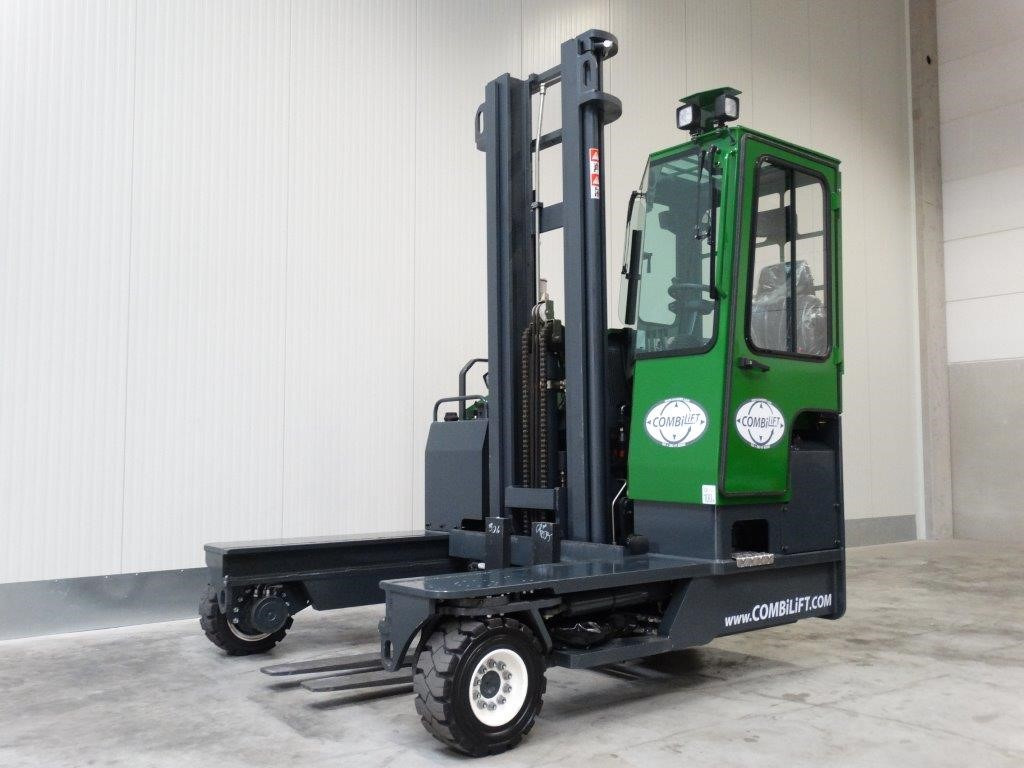 Combilift C4000 - TRIPLEX - 4-suunaline lükandmastiga tõstuk: pilt 1 Combilift C4000 - TRIPLEX - 4-suunaline lükandmastiga tõstuk: pilt 1