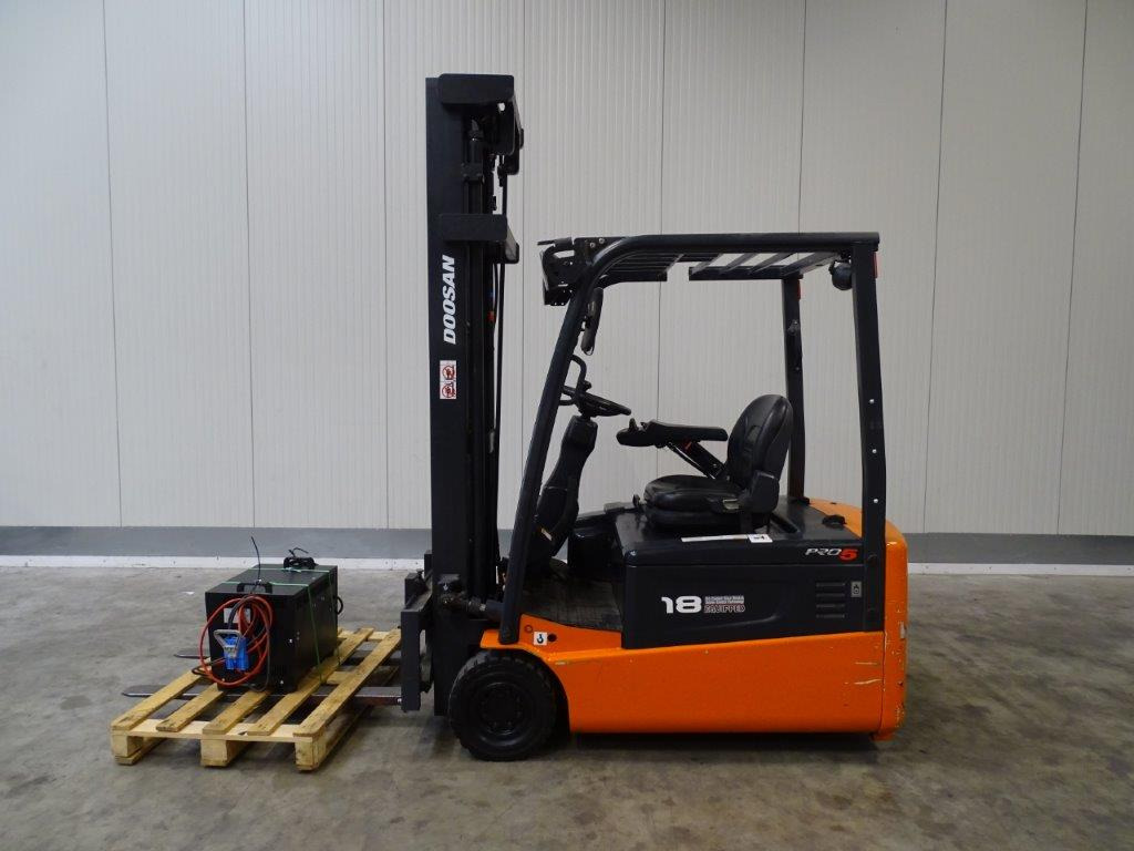 Doosan B18T-5 - TRIPLEX - Elektritõstuk: pilt 3 Doosan B18T-5 - TRIPLEX - Elektritõstuk: pilt 3