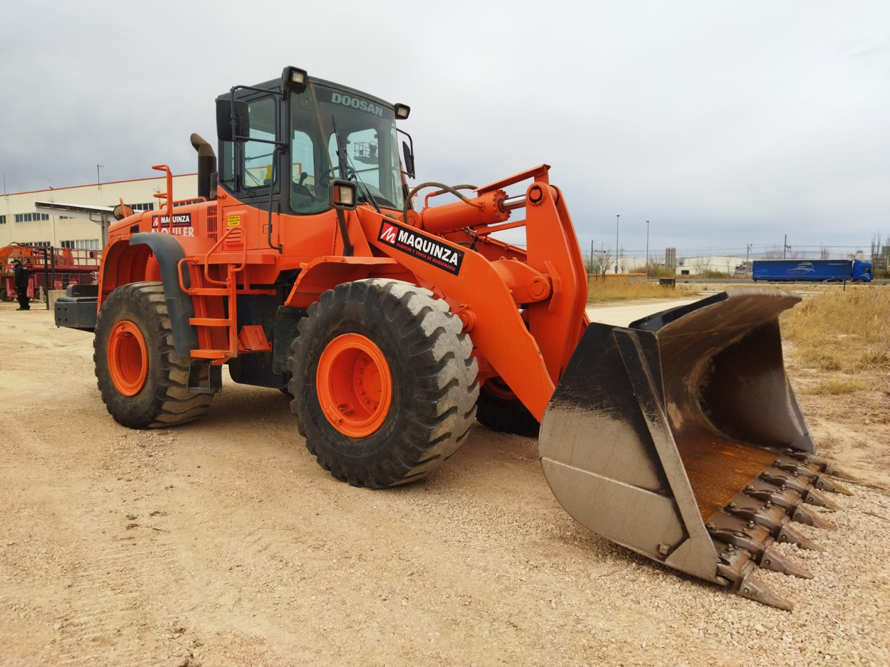 DOOSAN DL300 - Rataslaadur: pilt 2 DOOSAN DL300 - Rataslaadur: pilt 2
