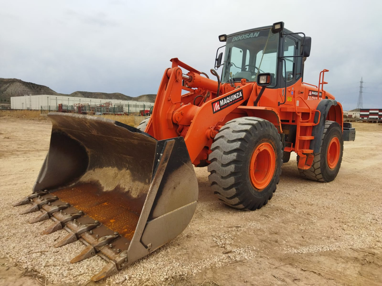 DOOSAN DL300 - Rataslaadur: pilt 1 DOOSAN DL300 - Rataslaadur: pilt 1