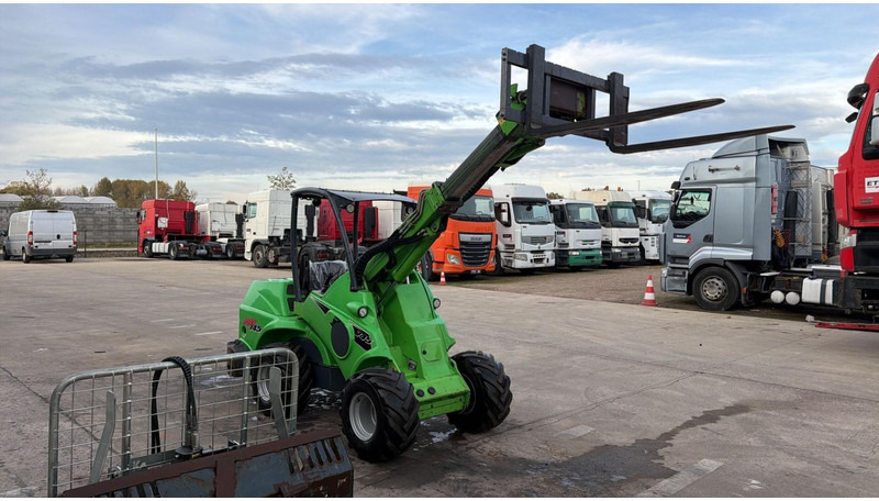 Avant 745 TDL (BELGIAN MACHINE / TOP CONDITION / 4X4 OPTIDRIVE / INCL ATTACHMENTS) - Kompaktroomiklaadur: pilt 2 Avant 745 TDL (BELGIAN MACHINE / TOP CONDITION / 4X4 OPTIDRIVE / INCL ATTACHMENTS) - Kompaktroomiklaadur: pilt 2