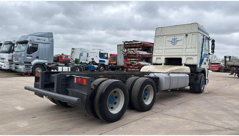 DAF XF 95.430 (EURO 3 / 10 TYRES / 6X2 / MANUAL GEARBOX / BOITE MANUELLE) - Kabiinišassiiga veoauto: pilt 4 DAF XF 95.430 (EURO 3 / 10 TYRES / 6X2 / MANUAL GEARBOX / BOITE MANUELLE) - Kabiinišassiiga veoauto: pilt 4