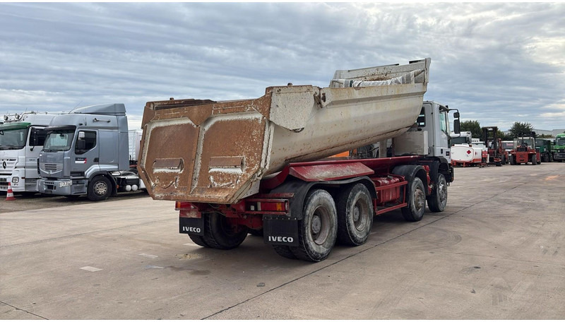 Iveco EUROTRAKKER 320 E 35 (GRAND PONT / LAMES / POMPE MANUELLE / 8X4 / CURSOR 8) - Kallurauto: pilt 5 Iveco EUROTRAKKER 320 E 35 (GRAND PONT / LAMES / POMPE MANUELLE / 8X4 / CURSOR 8) - Kallurauto: pilt 5