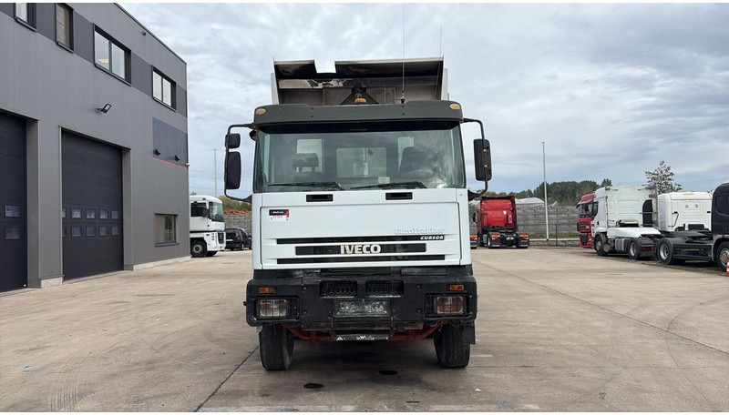 Iveco EUROTRAKKER 320 E 35 (GRAND PONT / LAMES / POMPE MANUELLE / 8X4 / CURSOR 8) - Kallurauto: pilt 2 Iveco EUROTRAKKER 320 E 35 (GRAND PONT / LAMES / POMPE MANUELLE / 8X4 / CURSOR 8) - Kallurauto: pilt 2