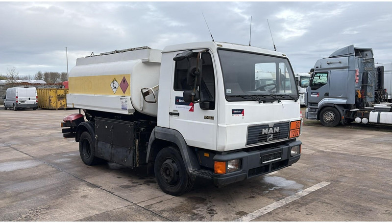 MAN 10.153 (7500L / FULL STEEL / LAMES / BOITE MANUELLE / MANUAL GEARBOX) - Tsisternauto: pilt 2 MAN 10.153 (7500L / FULL STEEL / LAMES / BOITE MANUELLE / MANUAL GEARBOX) - Tsisternauto: pilt 2