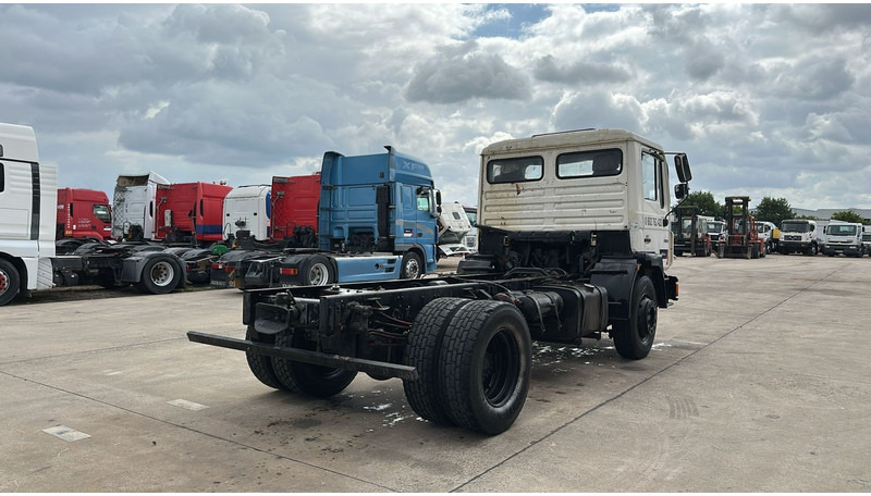 MAN 18.232 (MANUAL PUMP / 6 CYLINDER / POMPE MANUELLE / LAMES / STEEL SUSPENSION) - Kabiinišassiiga veoauto: pilt 5 MAN 18.232 (MANUAL PUMP / 6 CYLINDER / POMPE MANUELLE / LAMES / STEEL SUSPENSION) - Kabiinišassiiga veoauto: pilt 5