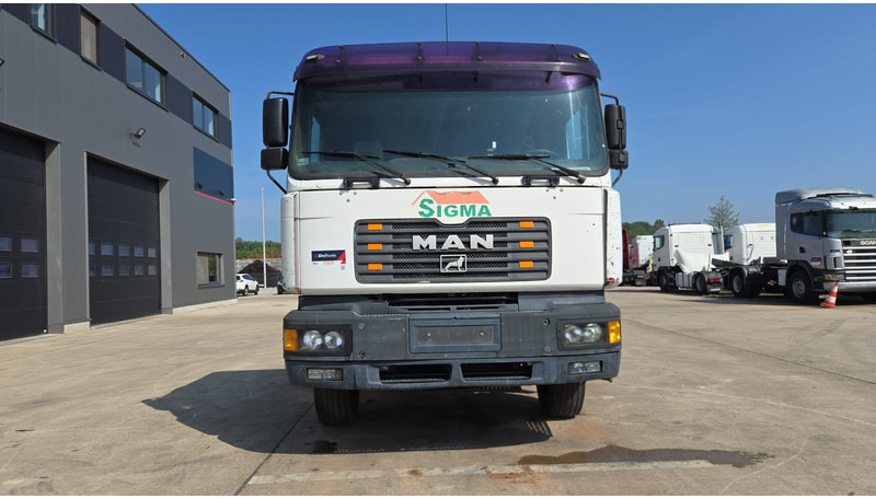 MAN 26.414 (6X4 / 6 CYLINDER / MANUAL GEARBOX / 10 TYRES / LONG CHASSIS / EURO 2) - Kabiinišassiiga veoauto: pilt 2 MAN 26.414 (6X4 / 6 CYLINDER / MANUAL GEARBOX / 10 TYRES / LONG CHASSIS / EURO 2) - Kabiinišassiiga veoauto: pilt 2