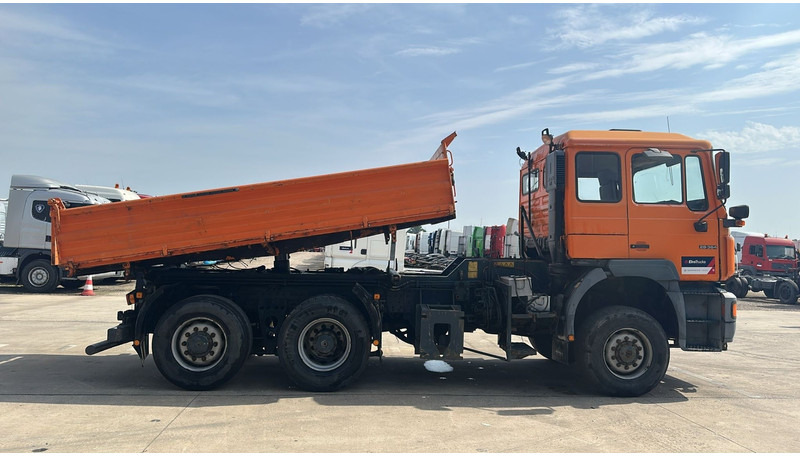 MAN 28.364 (4X4 + LIFT AXLE / 6 CYLINDERS / GOOD CONDITION / FRONT STEEL / MANUAL GEARBOX) - Kallurauto: pilt 3 MAN 28.364 (4X4 + LIFT AXLE / 6 CYLINDERS / GOOD CONDITION / FRONT STEEL / MANUAL GEARBOX) - Kallurauto: pilt 3