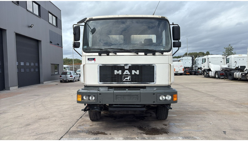 MAN 32.343 (8X4 / BIG AXLE / GRAND PONT / MANUAL GEARBOX) - Autobetoonisegisti: pilt 4 MAN 32.343 (8X4 / BIG AXLE / GRAND PONT / MANUAL GEARBOX) - Autobetoonisegisti: pilt 4