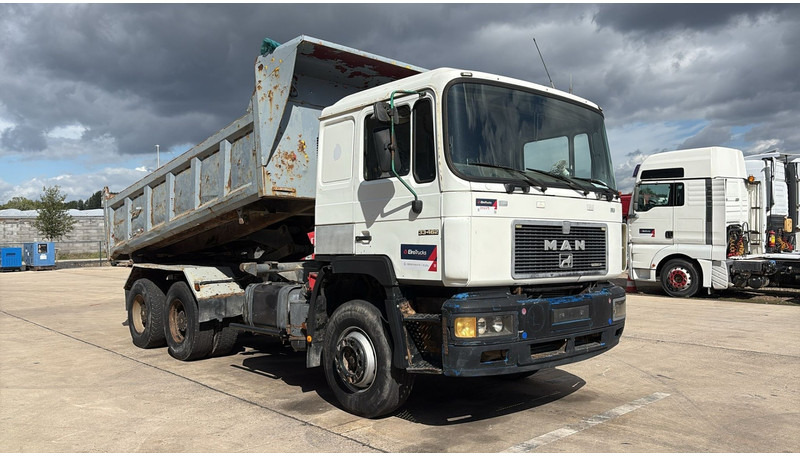 MAN 33.462 (MANUAL PUMP / POMPE MANUELLE / LAMES / GRAND PONT / 6 CYLINDER) - Kallurauto: pilt 2 MAN 33.462 (MANUAL PUMP / POMPE MANUELLE / LAMES / GRAND PONT / 6 CYLINDER) - Kallurauto: pilt 2