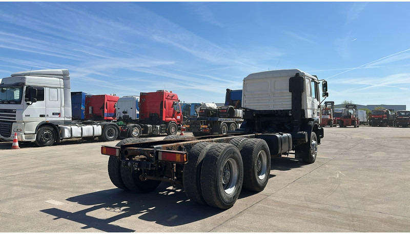MAN 33.464 (6 CYLINDER / EURO 2 / SEMI MANUAL PUMP / BIG AXLE / STEEL SUSP. / LAMES) - Kabiinišassiiga veoauto: pilt 4 MAN 33.464 (6 CYLINDER / EURO 2 / SEMI MANUAL PUMP / BIG AXLE / STEEL SUSP. / LAMES) - Kabiinišassiiga veoauto: pilt 4