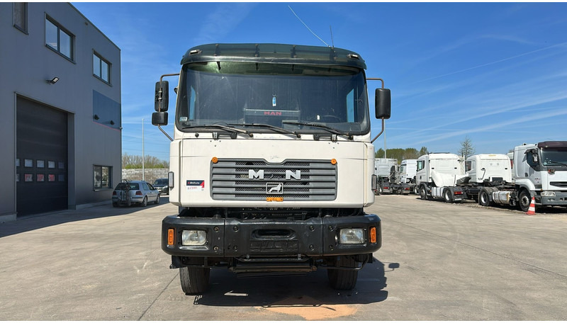 MAN 33.464 (6 CYLINDER / EURO 2 / SEMI MANUAL PUMP / BIG AXLE / STEEL SUSP. / LAMES) - Kabiinišassiiga veoauto: pilt 2 MAN 33.464 (6 CYLINDER / EURO 2 / SEMI MANUAL PUMP / BIG AXLE / STEEL SUSP. / LAMES) - Kabiinišassiiga veoauto: pilt 2