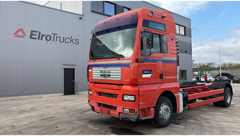 MAN TGA 18.410 (POMPE MANUELLE / MANUAL PUMP / BOITE MANUELLE / MANUAL GEARBOX) - Kabiinišassiiga veoauto: pilt 1 MAN TGA 18.410 (POMPE MANUELLE / MANUAL PUMP / BOITE MANUELLE / MANUAL GEARBOX) - Kabiinišassiiga veoauto: pilt 1