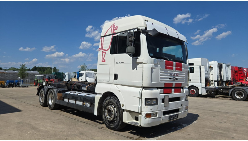 MAN TGA 26.440 (MANUAL GEARBOX / FRONT STEEL / 6X2 / BOITE MANUELLE / DEVANT LAMES) - Kabiinišassiiga veoauto: pilt 4 MAN TGA 26.440 (MANUAL GEARBOX / FRONT STEEL / 6X2 / BOITE MANUELLE / DEVANT LAMES) - Kabiinišassiiga veoauto: pilt 4