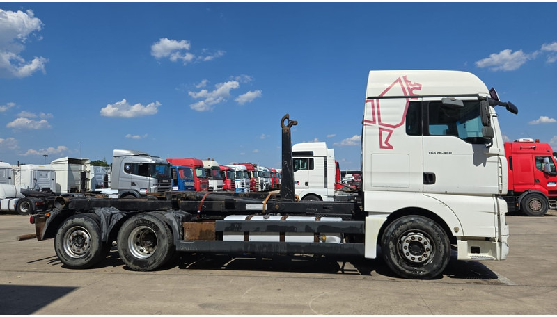MAN TGA 26.440 (MANUAL GEARBOX / FRONT STEEL / 6X2 / BOITE MANUELLE / DEVANT LAMES) - Kabiinišassiiga veoauto: pilt 3 MAN TGA 26.440 (MANUAL GEARBOX / FRONT STEEL / 6X2 / BOITE MANUELLE / DEVANT LAMES) - Kabiinišassiiga veoauto: pilt 3