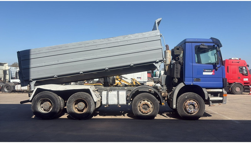 Mercedes-Benz ACTROS 3243 (FREINS TAMBOUR / EPS / 3 PEDALES / LAMES / GRAND PONT / STEEL SUSP. / V6) - Kallurauto: pilt 4 Mercedes-Benz ACTROS 3243 (FREINS TAMBOUR / EPS / 3 PEDALES / LAMES / GRAND PONT / STEEL SUSP. / V6) - Kallurauto: pilt 4