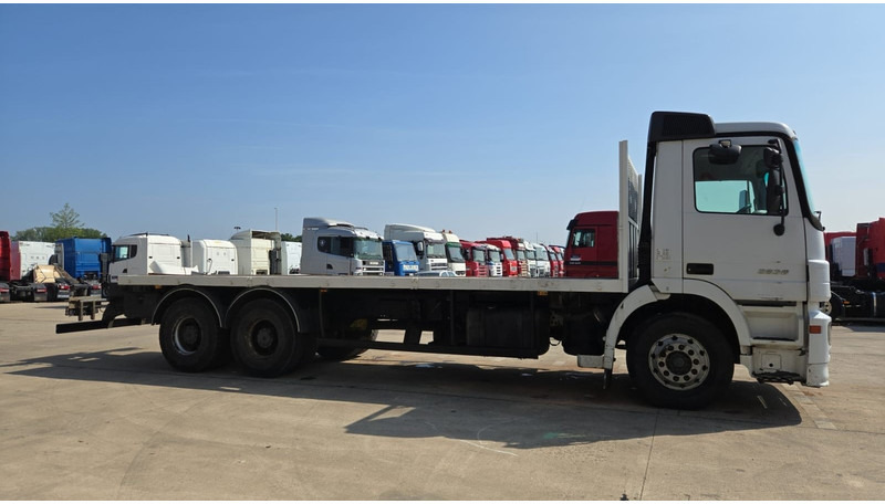 Mercedes-Benz Actros 2636 (6X4 / LAMES / GRAND PONT / MP2 / STEEL SUSP. / BOITE MANUELLE / MANUAL GEARBOX / 9M CHASSIS !!!) - Madelveok/ Platvormveok: pilt 4 Mercedes-Benz Actros 2636 (6X4 / LAMES / GRAND PONT / MP2 / STEEL SUSP. / BOITE MANUELLE / MANUAL GEARBOX / 9M CHASSIS !!!) - Madelveok/ Platvormveok: pilt 4
