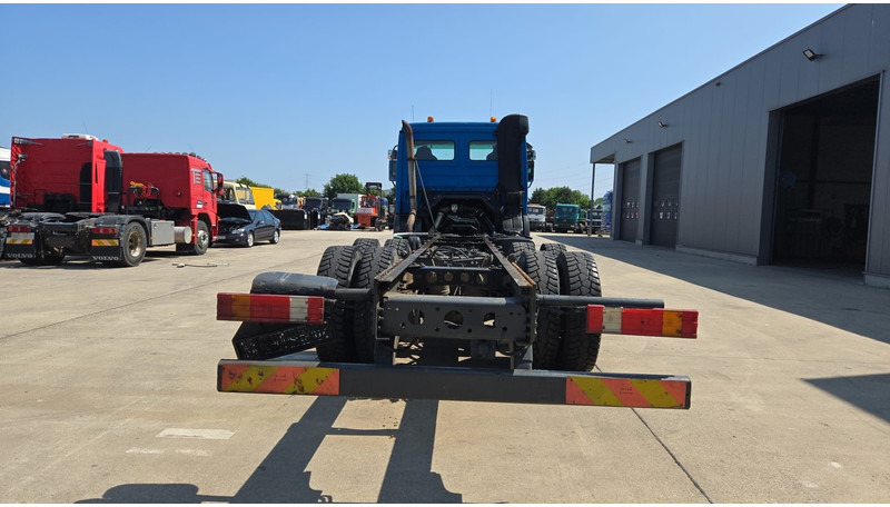 Mercedes-Benz Actros 2636 (MP2 / LAMES / STEEL SUSP. / BOITE MANUELLE / RETARDER !! / TRES PROPRE) - Kabiinišassiiga veoauto: pilt 5 Mercedes-Benz Actros 2636 (MP2 / LAMES / STEEL SUSP. / BOITE MANUELLE / RETARDER !! / TRES PROPRE) - Kabiinišassiiga veoauto: pilt 5