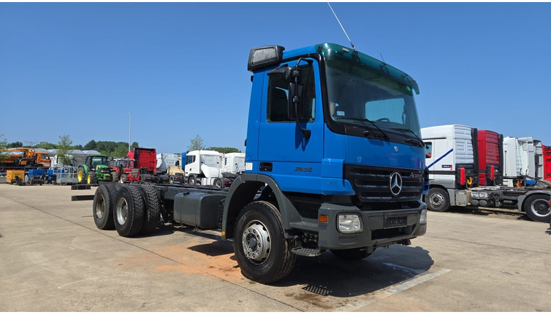 Mercedes-Benz Actros 2636 (MP2 / LAMES / STEEL SUSP. / BOITE MANUELLE / RETARDER !! / TRES PROPRE) - Kabiinišassiiga veoauto: pilt 3 Mercedes-Benz Actros 2636 (MP2 / LAMES / STEEL SUSP. / BOITE MANUELLE / RETARDER !! / TRES PROPRE) - Kabiinišassiiga veoauto: pilt 3
