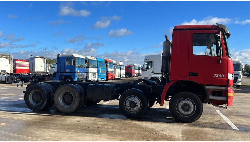 Mercedes-Benz Actros 3240 (GRAND PONT / LAMES / EPS / MP1 / 12 ROUES) - Kabiinišassiiga veoauto: pilt 5 Mercedes-Benz Actros 3240 (GRAND PONT / LAMES / EPS / MP1 / 12 ROUES) - Kabiinišassiiga veoauto: pilt 5