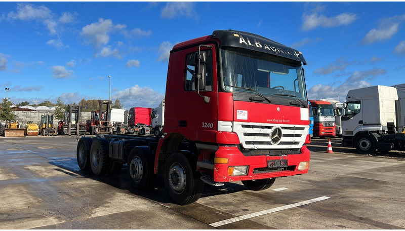 Mercedes-Benz Actros 3240 (GRAND PONT / LAMES / EPS / MP1 / 12 ROUES) - Kabiinišassiiga veoauto: pilt 2 Mercedes-Benz Actros 3240 (GRAND PONT / LAMES / EPS / MP1 / 12 ROUES) - Kabiinišassiiga veoauto: pilt 2