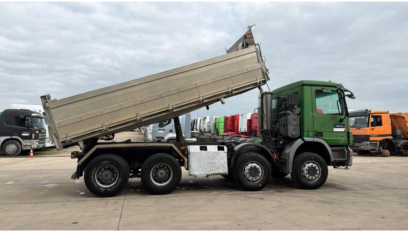 Mercedes-Benz Actros 3246 (EPS / LAMES / GRAND PONT / V6 / MP2 / 3 PEDALES) - Kallurauto: pilt 3 Mercedes-Benz Actros 3246 (EPS / LAMES / GRAND PONT / V6 / MP2 / 3 PEDALES) - Kallurauto: pilt 3