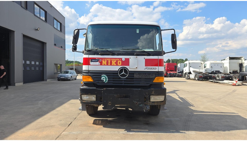 Mercedes-Benz Atego 1823 (BIG AXLE / STEEL SUSP. / LAMES / BOITE MANUELLE / MANUAL GETRIEBE) - Konteinerveduk/ Tõstukiga veoauto: pilt 2 Mercedes-Benz Atego 1823 (BIG AXLE / STEEL SUSP. / LAMES / BOITE MANUELLE / MANUAL GETRIEBE) - Konteinerveduk/ Tõstukiga veoauto: pilt 2