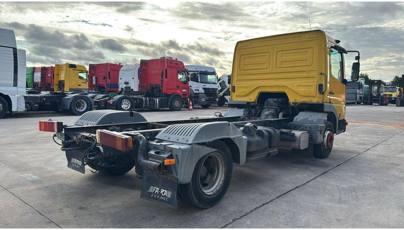 Mercedes-Benz Atego 815 (BOITE MANUELLE / MANUAL GEARBOX) - Kabiinišassiiga veoauto: pilt 4 Mercedes-Benz Atego 815 (BOITE MANUELLE / MANUAL GEARBOX) - Kabiinišassiiga veoauto: pilt 4