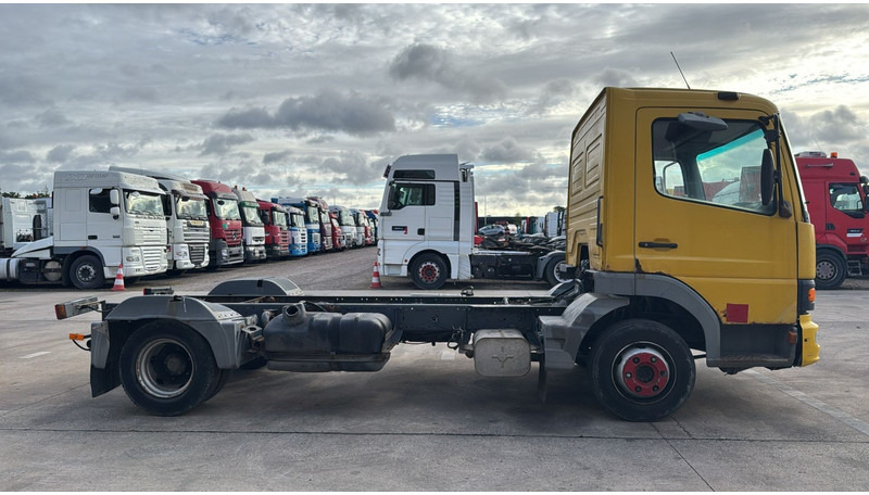 Mercedes-Benz Atego 815 (BOITE MANUELLE / MANUAL GEARBOX) - Kabiinišassiiga veoauto: pilt 3 Mercedes-Benz Atego 815 (BOITE MANUELLE / MANUAL GEARBOX) - Kabiinišassiiga veoauto: pilt 3